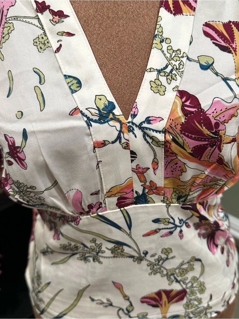 Anthropologie Tiny Adelaide Cream Floral V‑Neck Blouse with Smocked Puff Sleeves